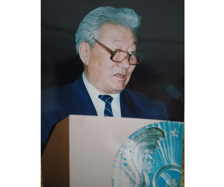 اكادەميك ءپىر تۇتقان تۇلعا