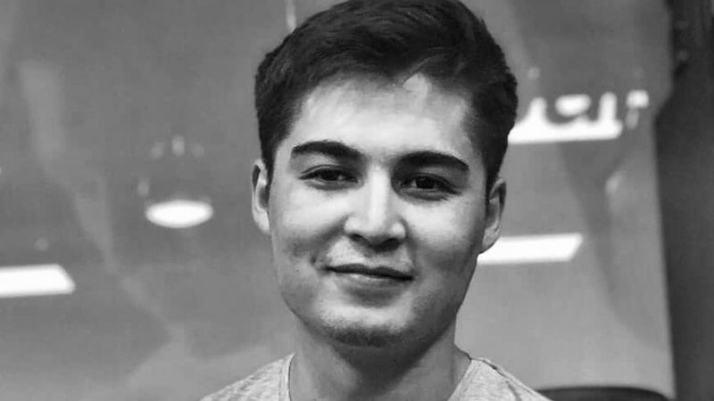 الماتىدا اتىس بولىپ, ءبىر ادام كوز جۇمدى