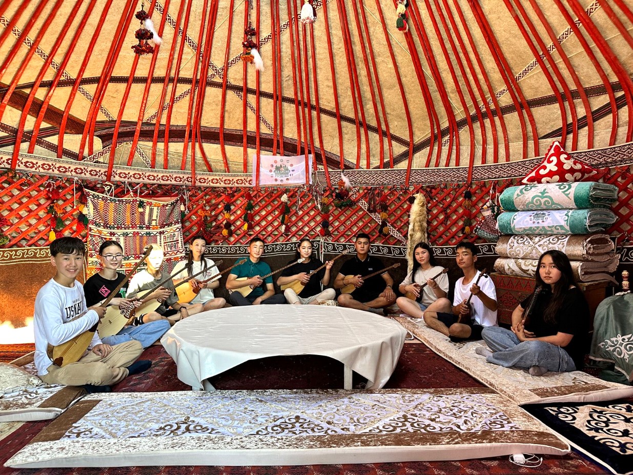 «جاس قازاق»: الەم جانە اتاجۇرت