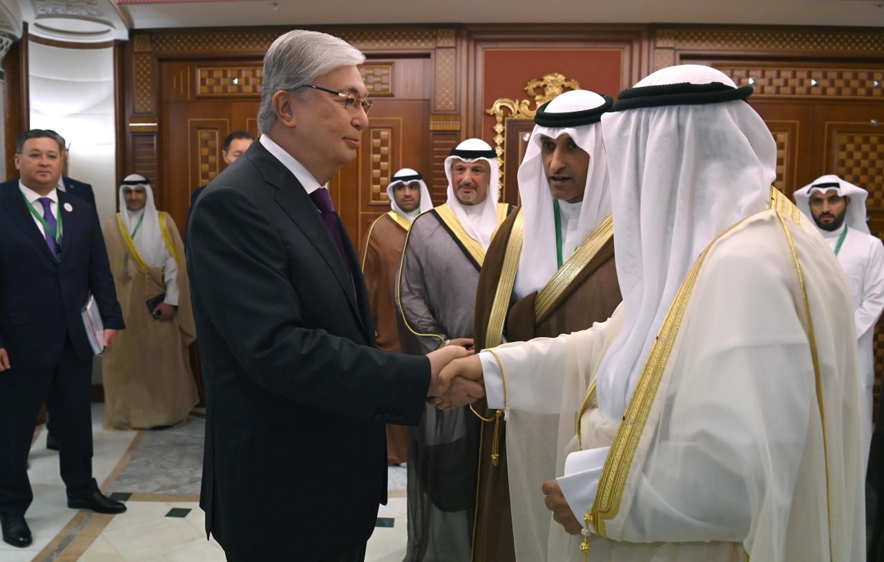 مەملەكەت باسشىسى كۋۆەيتتىڭ تاق مۇراگەرى شەيح مەشال ءال-احمەد ءال-دجابەر اس-ساباحپەن كەزدەستى