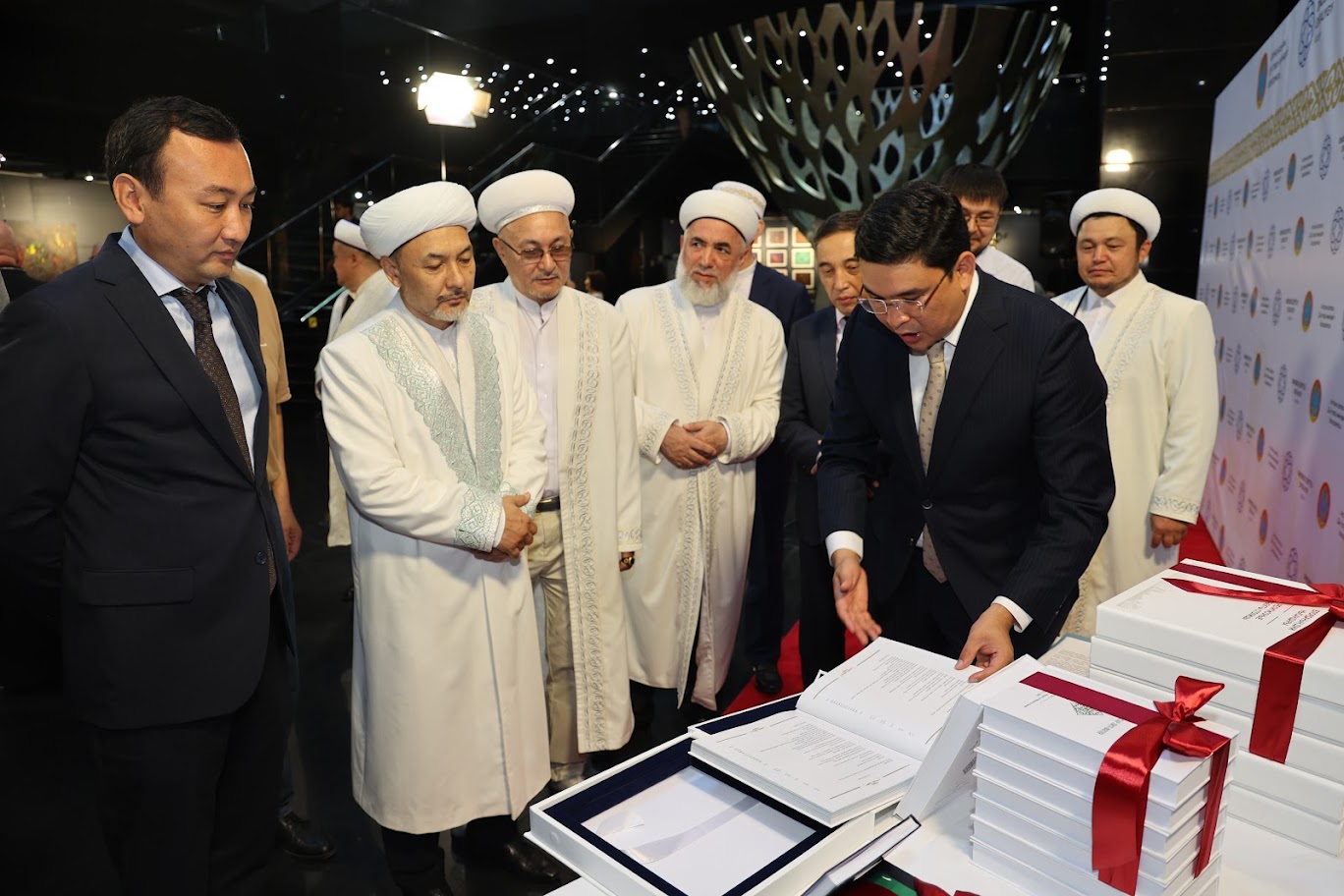 رۋحاني كەلىسىمنىڭ ايناسى