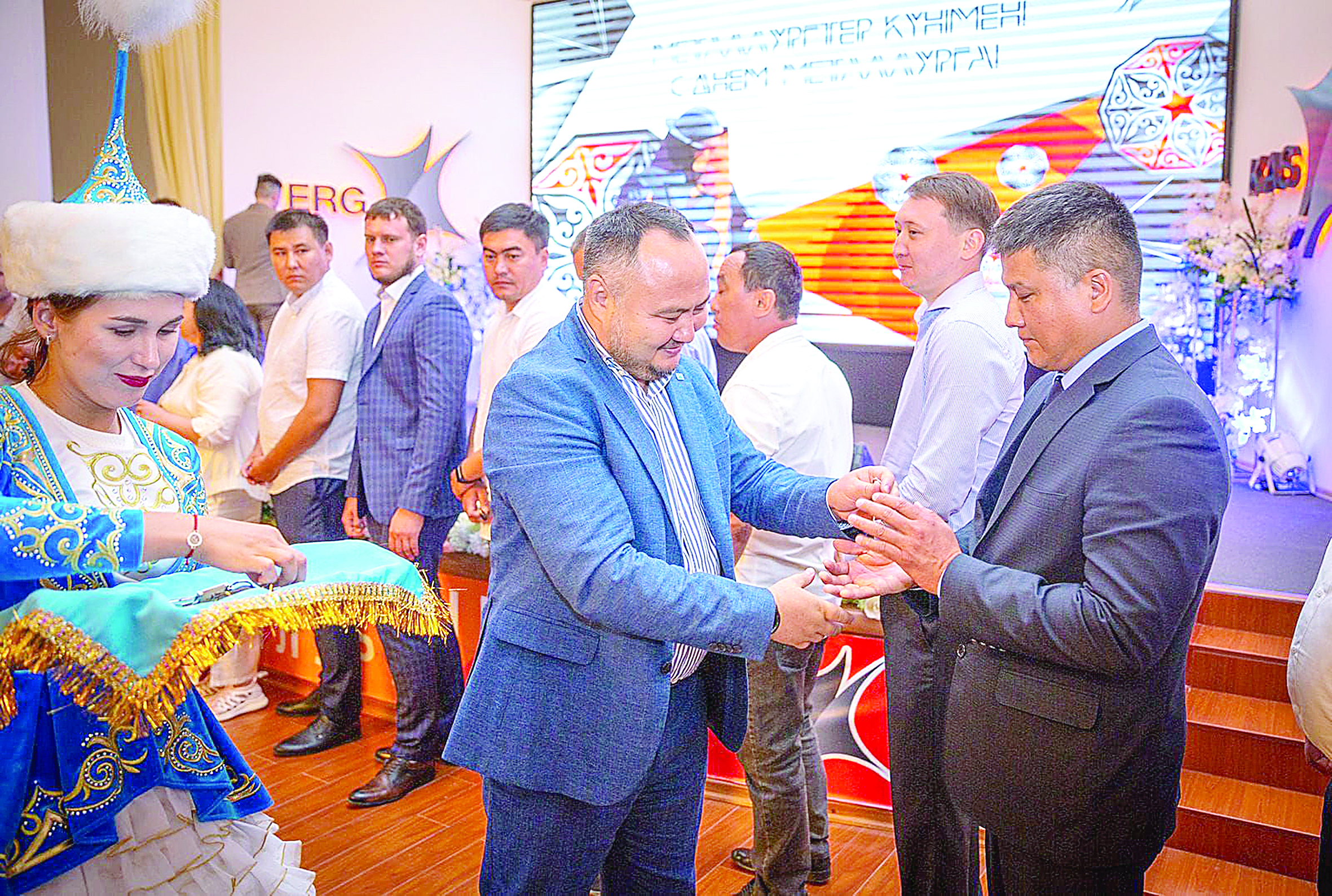 جۇمىسشىلاردى باسپانامەن جارىلقايتىن «كورپوراتيۆتىك ءونىم»