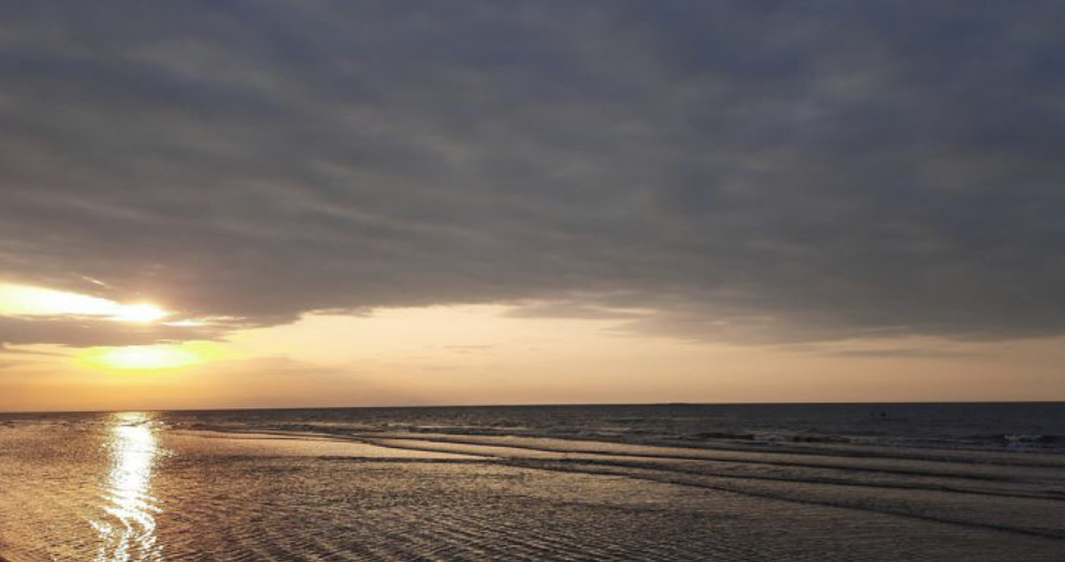 كاسپي تەڭىزىنە ۇرلەمەلى ماتراسپەن شىققان ءۇش قىز قۇتقارىلدى