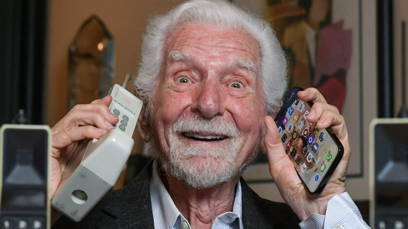 ادامزات رەۆوليۋتسياسىن بەلگىلەگەن ۇيالى تەلەفون قوڭىراۋى