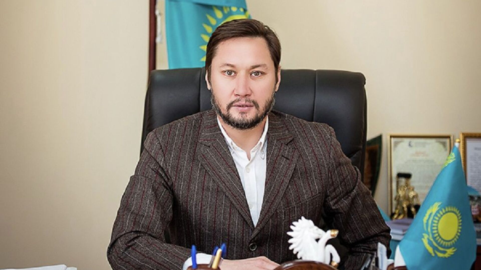 ازامات ساتىبالدى «قازاقفيلمنەن» كەتتى: مينيسترلىك مالىمدەمە جاسادى