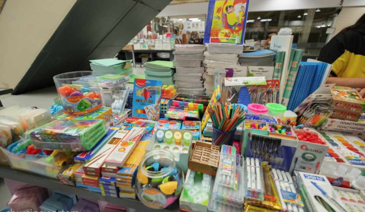 استانادا مەكتەپكە قاجەت زاتتار جارمەڭكەسى وتەدى