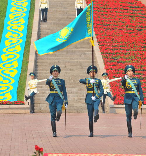 ەلدى وركەندەتۋ جولىنداعى بەتبۇرىس