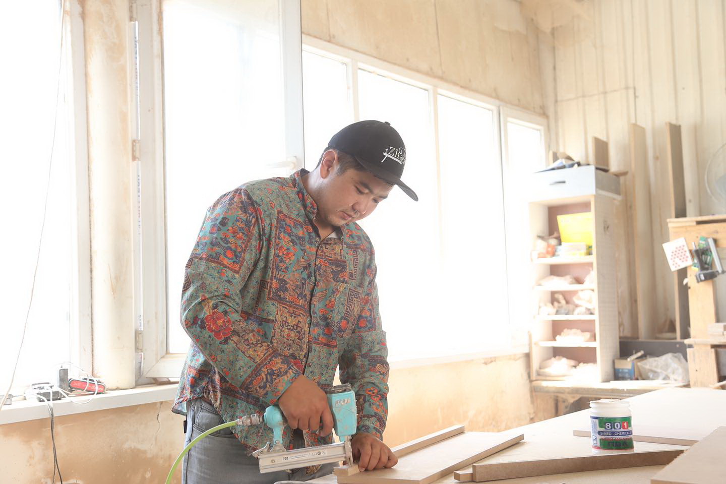 كاسىبىن دوڭگەلەتكەن جاستار