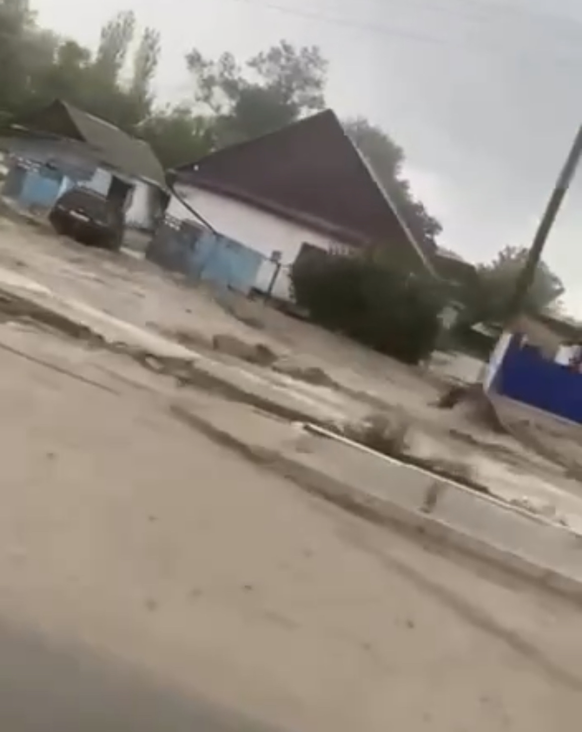 جەتىسۋ وبلىسىنداعى اۋىلدا ءتورت كوشەنى سۋ باستى