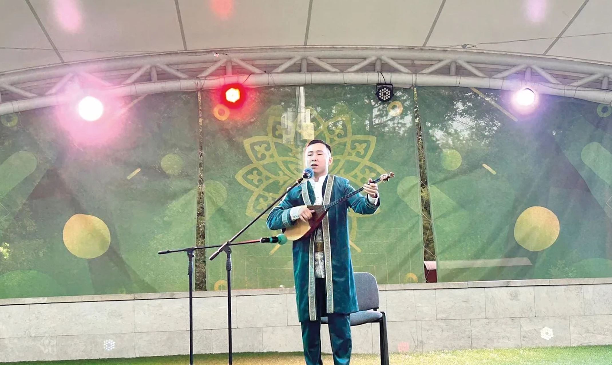 كەمەڭگەرگە ارنالعان كەش