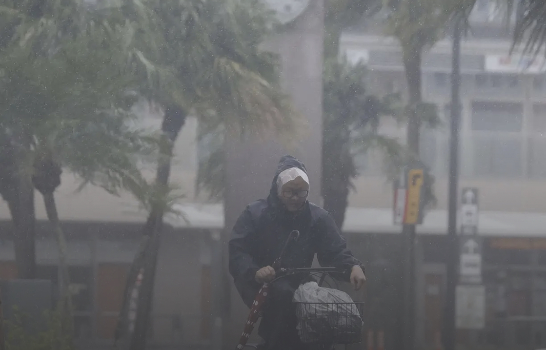 جاپونيانىڭ باتىسىندا «لان» تايفۋنى سوقتى