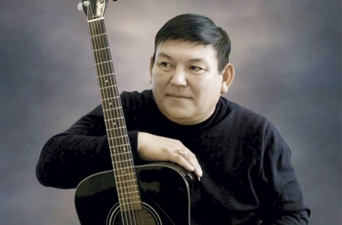 «اكەم 21 جاسىندا-اق ءومىرىنىڭ سوڭىن بولجاپ كەتكەندەي»– ابىل تابىلدى ۇلى