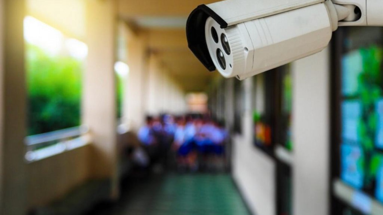 شىمكەنتتەگى مەكتەپتەرگە 3,3 مىڭنان استام بەينەكامەرا ورناتىلدى