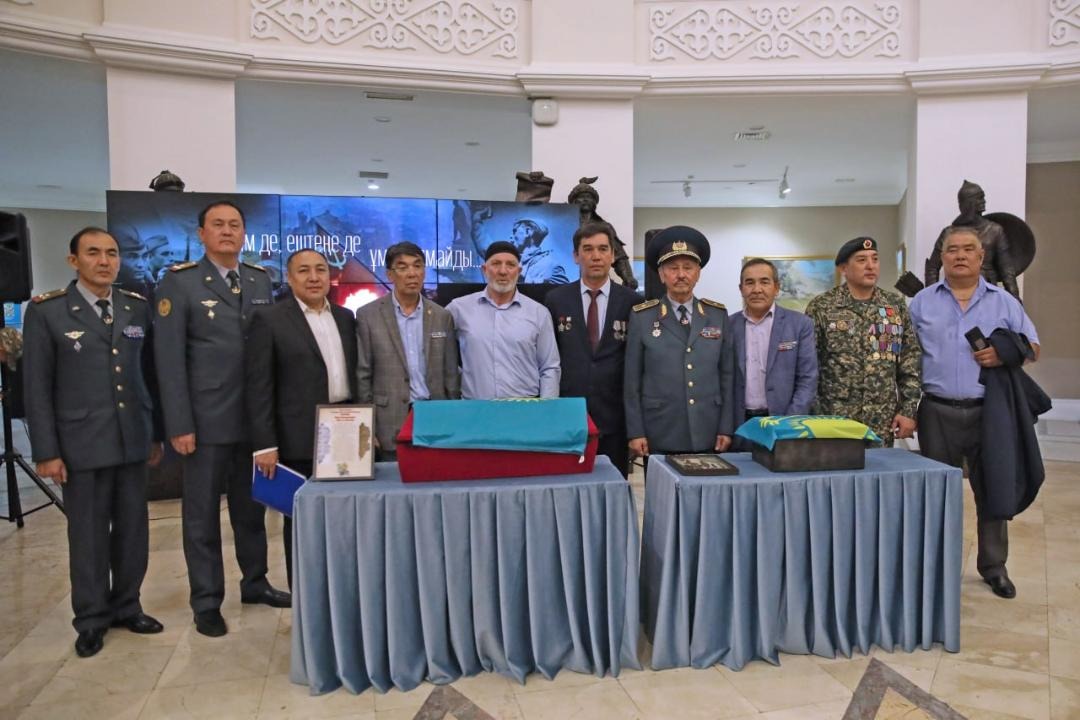 ەكى جاۋىنگەردىڭ سۇيەگى ەلگە جەتكىزىلدى