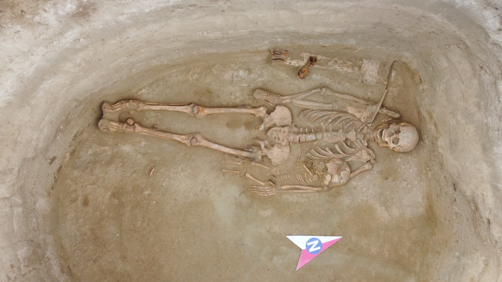 قاڭساردان تابىلعان جۇمباق قابىر