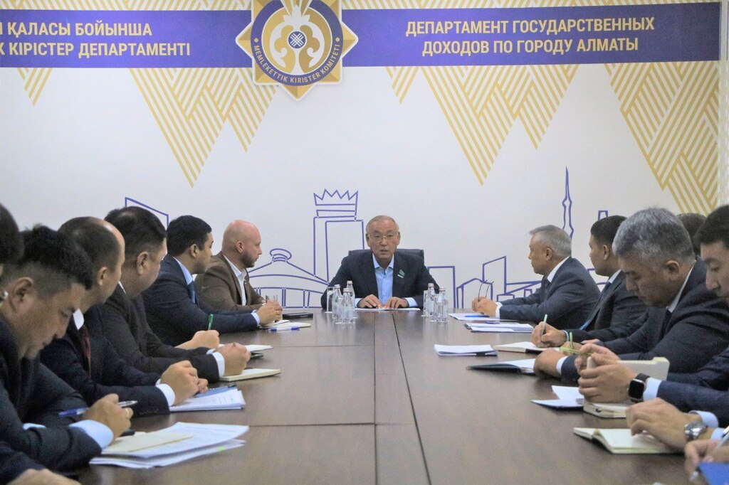 كەزدەسۋدە كوتەرىلگەن وزەكتى ماسەلەلەر