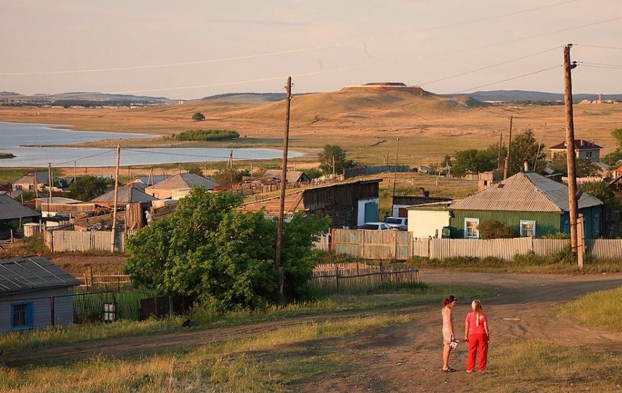 مەملەكەت باسشىسى اۋىل تۇرعىندارىن تولعاندىراتىن ماسەلەلەردى اتادى