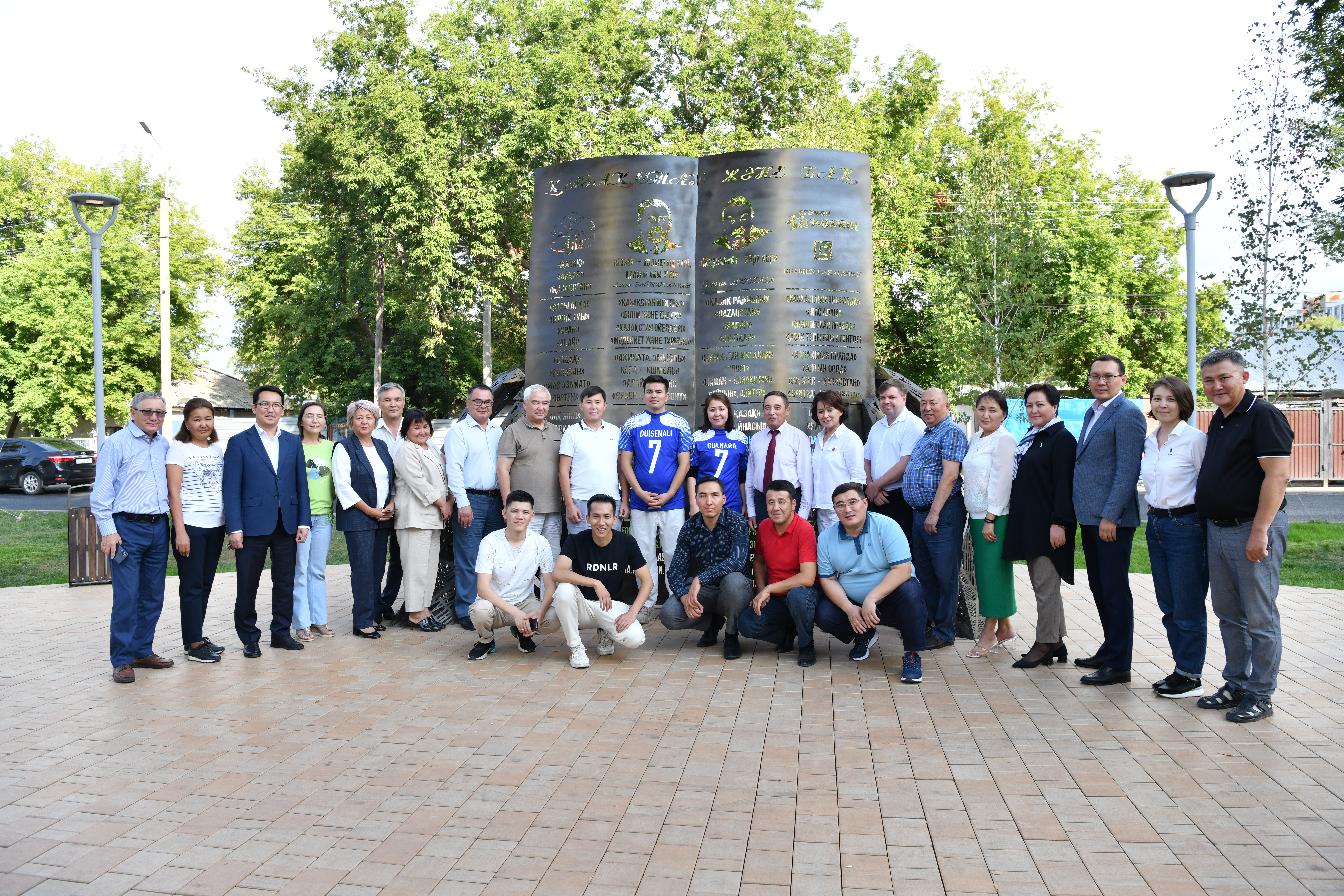 شەتەلدە ءبىلىمىن جەتىلدىرەدى