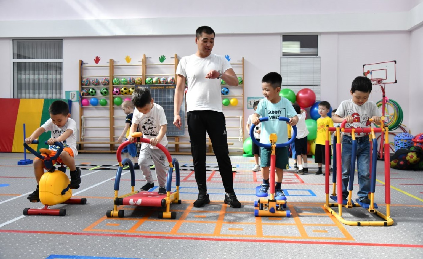 18 مىڭ بالا بالاباقشا كەزەگىندە تۇر