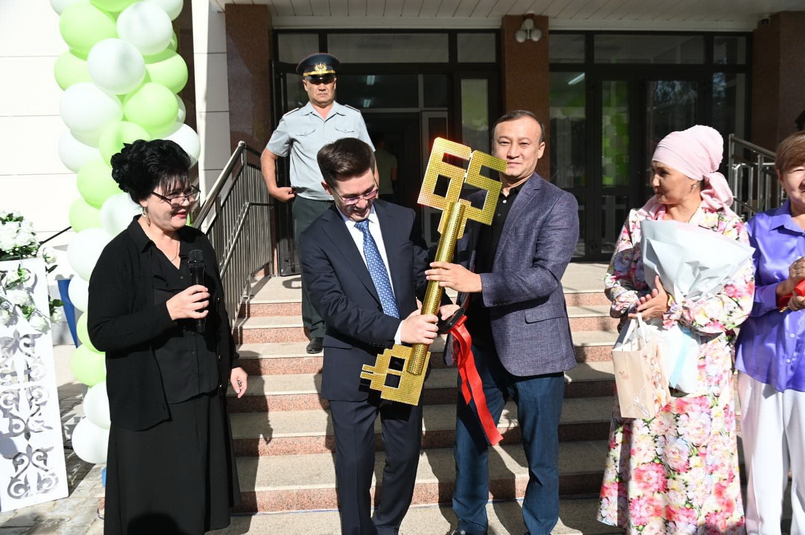 وقۋ عيماراتىنىڭ تۇساۋكەسەرى