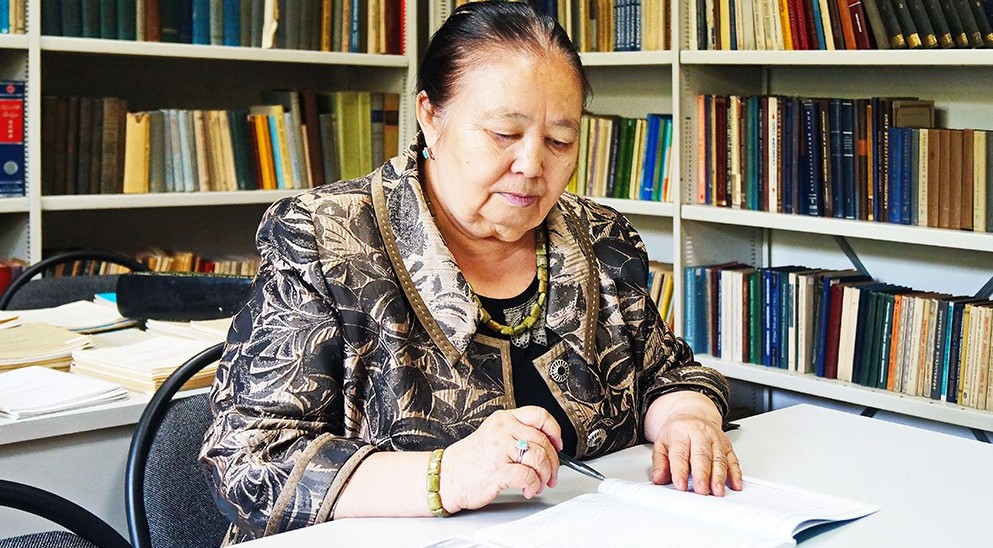 جامال مانكەەۆا: ءبارى تىلدەن باستالادى