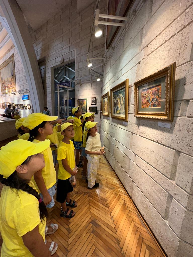 قۇندى جادىگەرلەرمەن تولىقتى