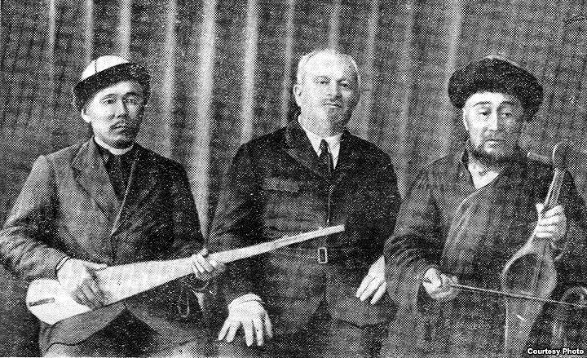 قازاق قازىناسىن اسىرعان