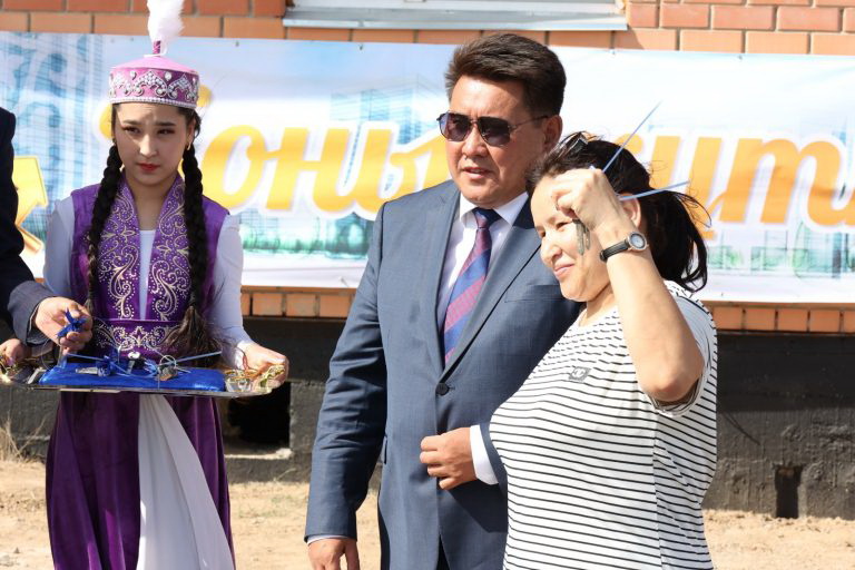 وتىز وتباسى ءۇيلى بولدى