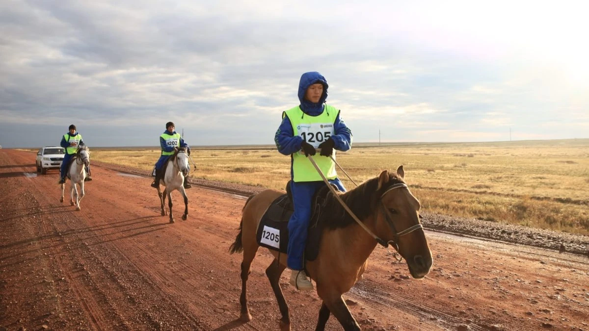 « ۇلى دالا جورىعىنان» تاعى ءبىر كوماندا شىعىپ قالدى