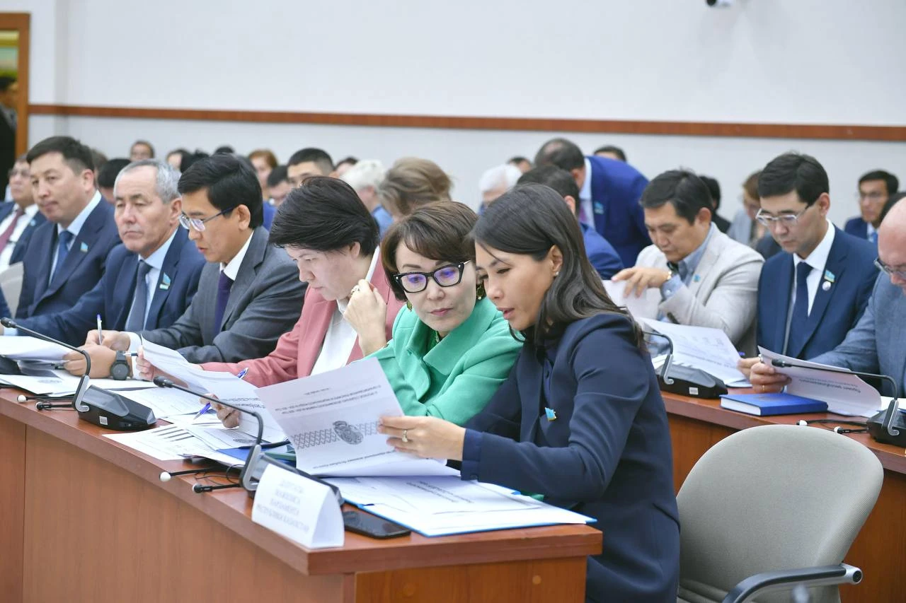 ماجىلىستە ترانسفەرت تۋرالى زاڭ جوباسى تانىستىرىلدى