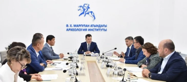 اكادەميالىق كوپتومدىق ازىرلىگى پىسىقتالدى