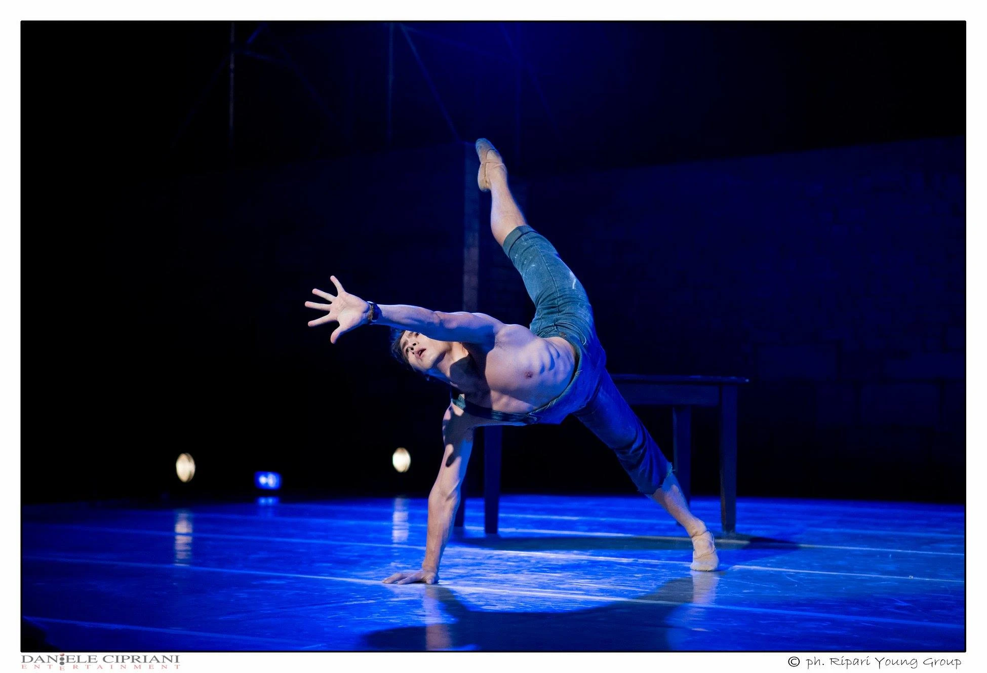 بي تىلىندەگى ديالوگ