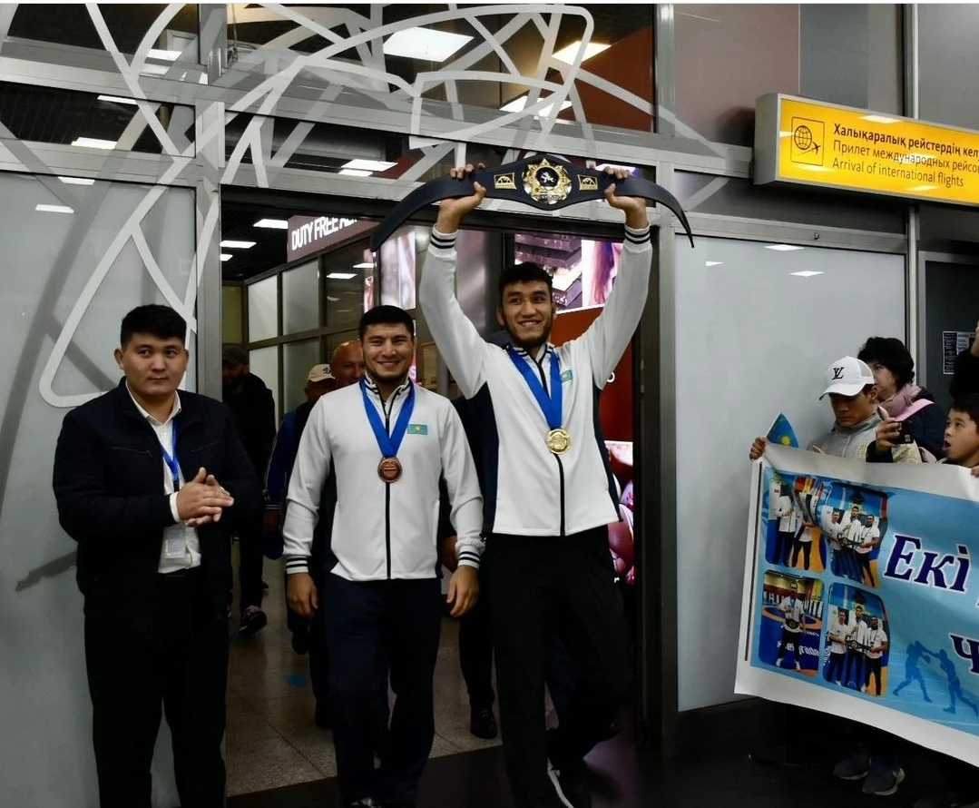 «ريزامىز ساعان, ريزابەك!». ەلگە ورالعان بالۋاندارعا باتىرعا لايىق قۇرمەت كورسەتىلدى