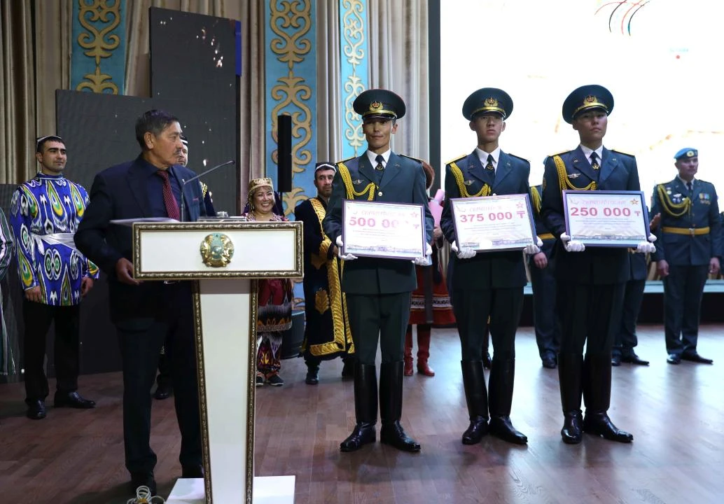 اسكەريلەر: مەملەكەتتىك ءتىل سايىسى