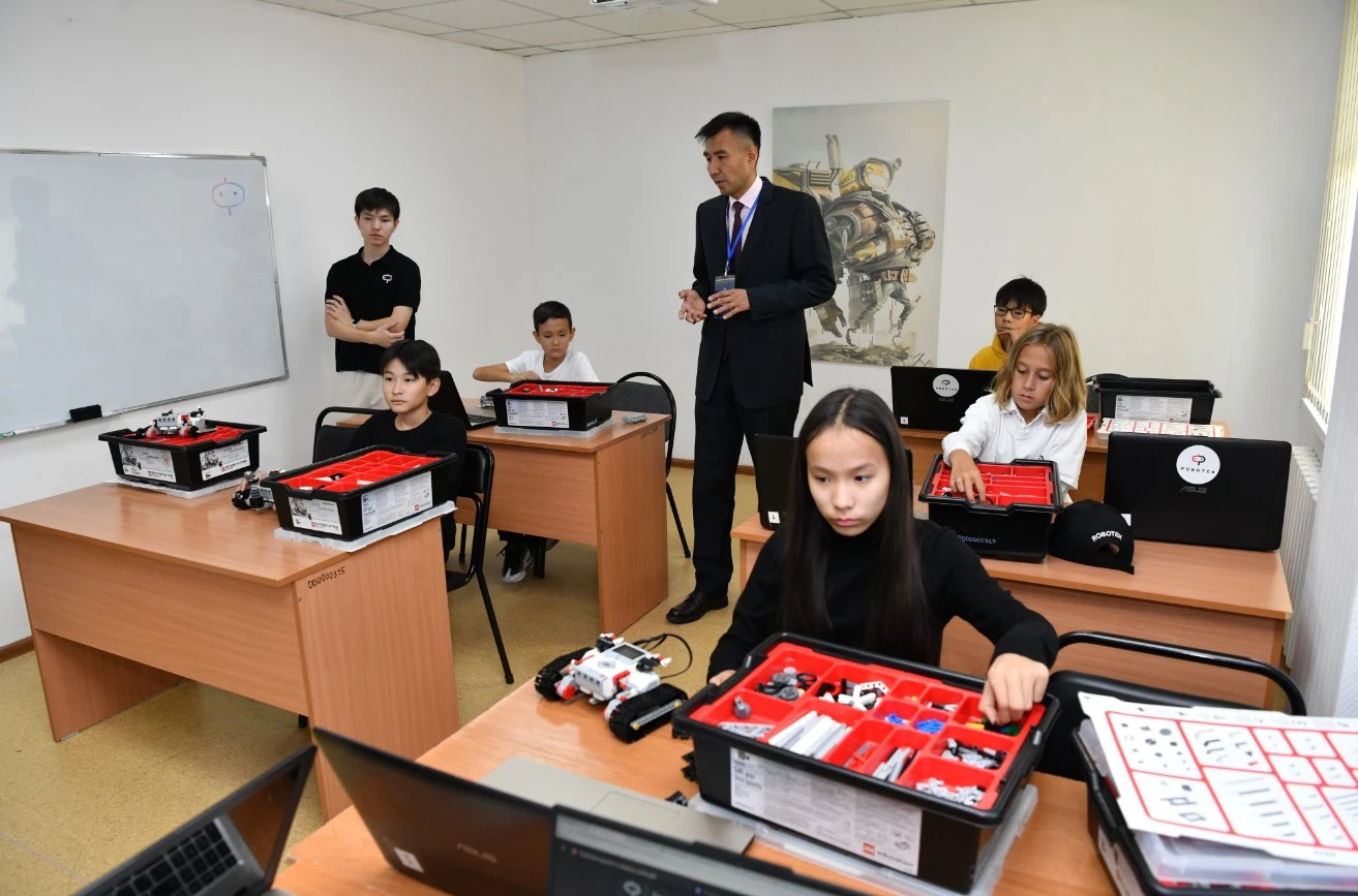 روبوتتەحنيكا الەمىنىڭ الىپپەسى