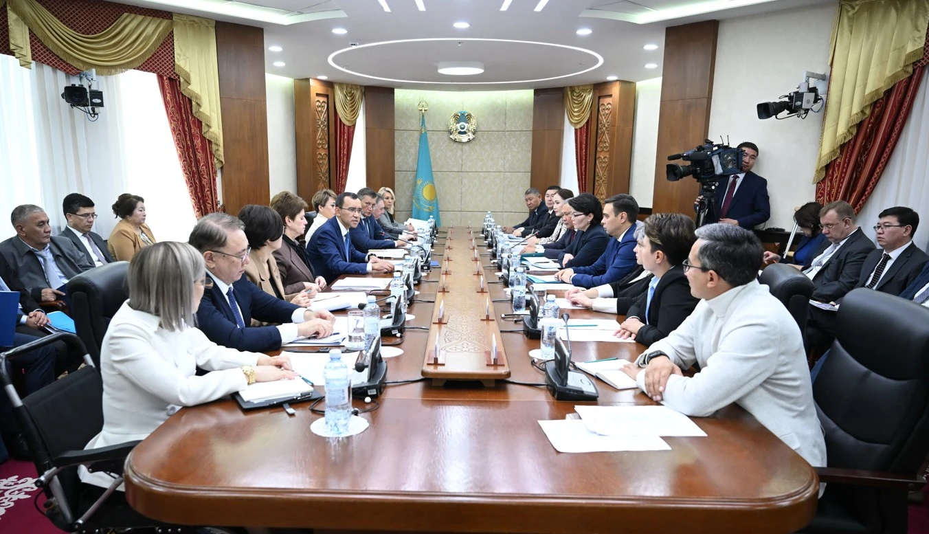 ينكليۋزيا جونىندەگى كەڭەس