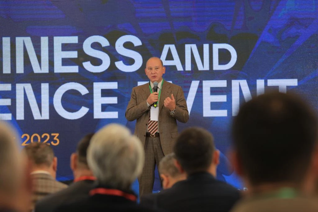 كوممەرتسيالاندىرۋعا دايىن ونەرتابىستار بيزنەس وكىلدەرىنە تانىستىرىلدى