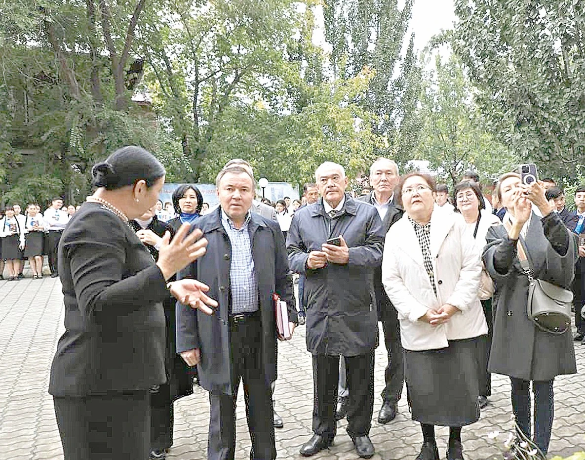 الاشتىڭ قالامگەرلىك, قايراتكەرلىك مەكتەبى