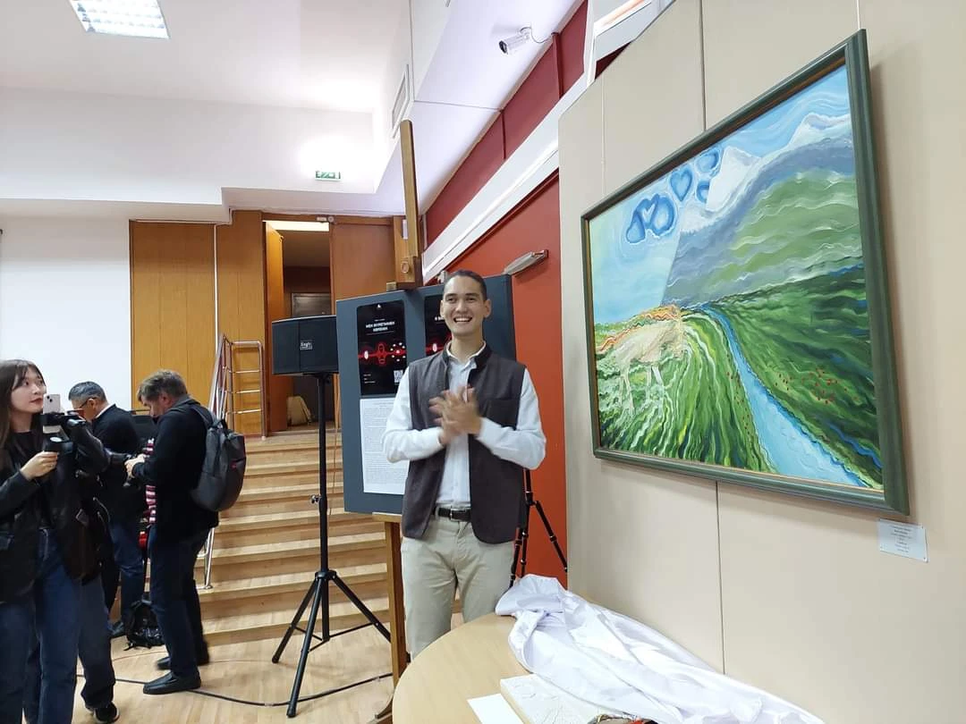 «مەن جۇرەگىممەن كورەمىن»