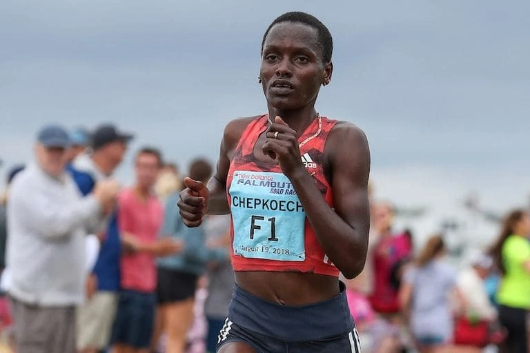 «قارا قىز» كارولين  كيپكيرۋي   تاعى قولا مەدال  يەلەندى