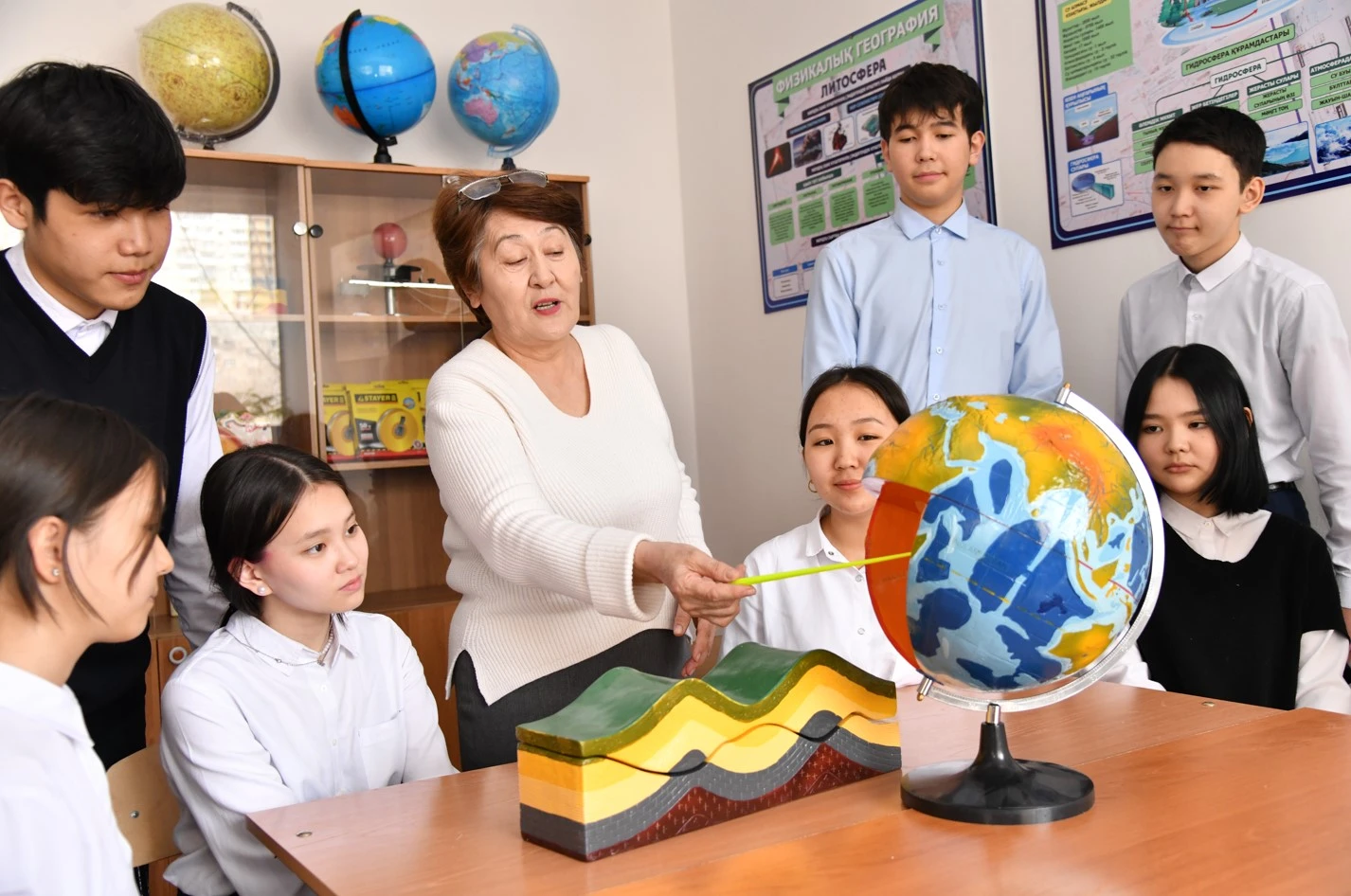 5 قازان – مۇعالىم كۇنى: ءتور – مۇعالىمدىكى