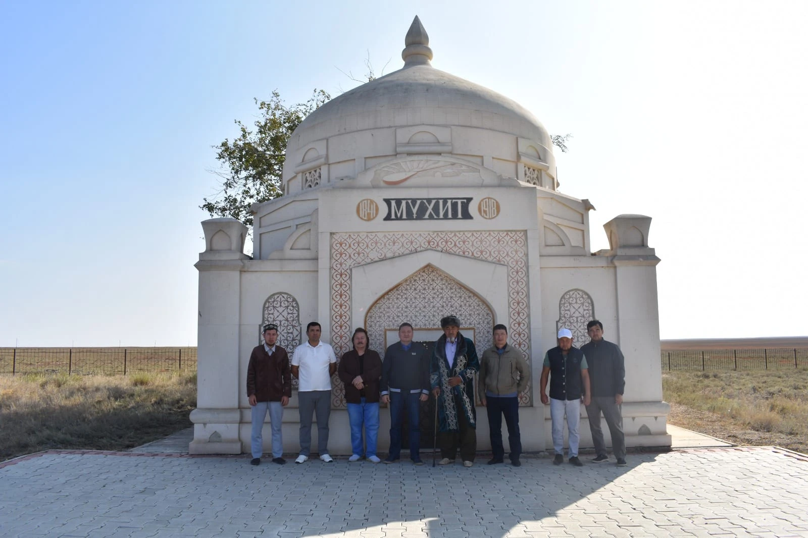 مۇحيت سال جۇرگەن جولمەن