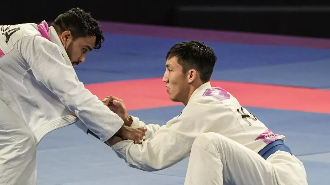 نۇرجان باتىربەكوۆ دجيۋ-دجيتسۋدان ازيا ويىندارىنىڭ فينالىندا كۇرەسەدى