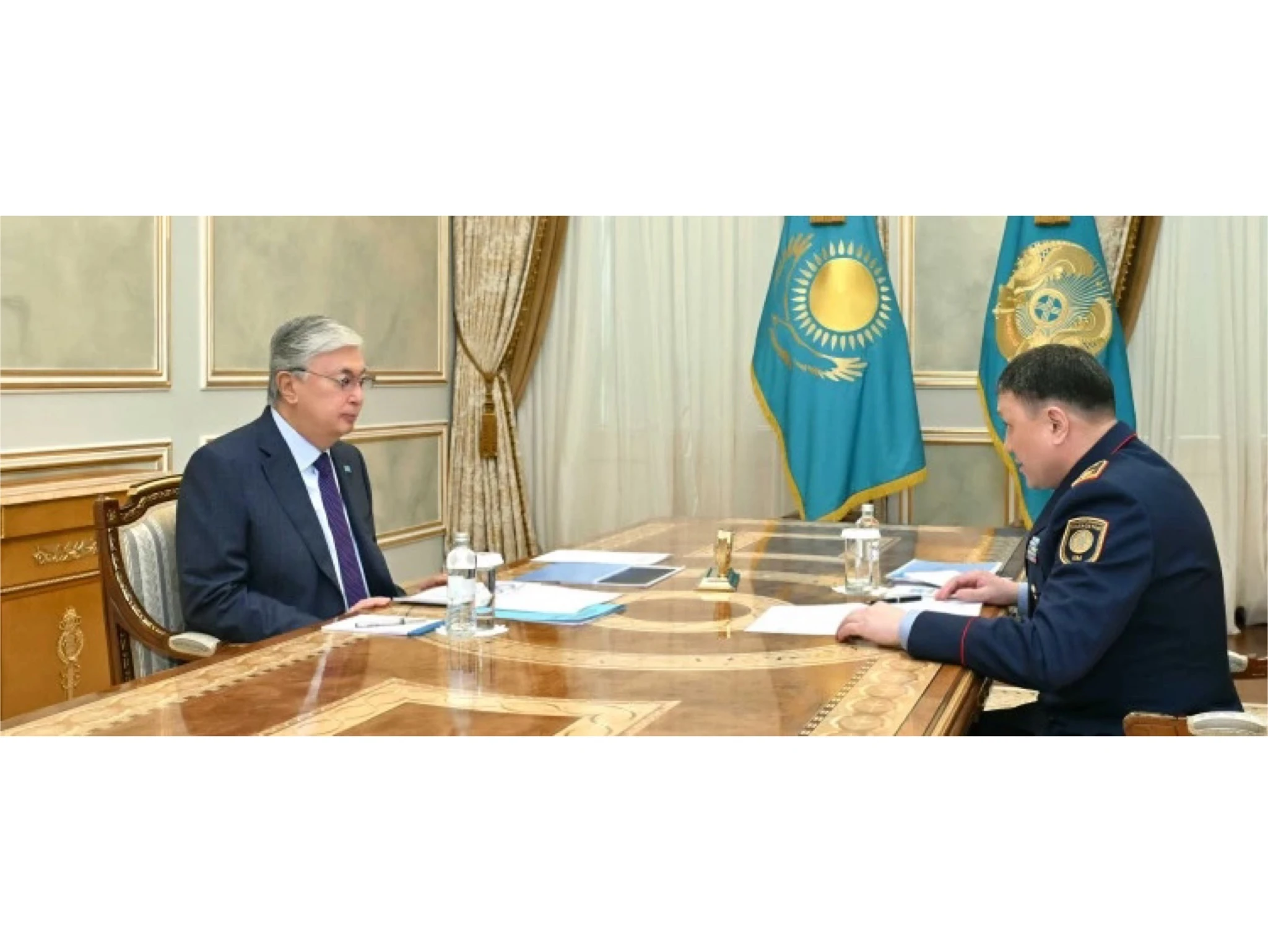 پرەزيدەنت ىشكى ىستەر ءمينيسترىن قابىلدادى