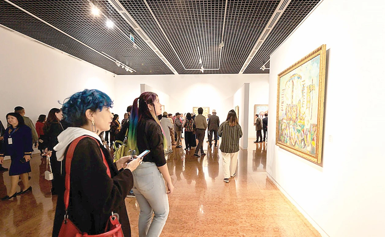 اقاناەۆتىڭ ايشىقتى كورمەسى