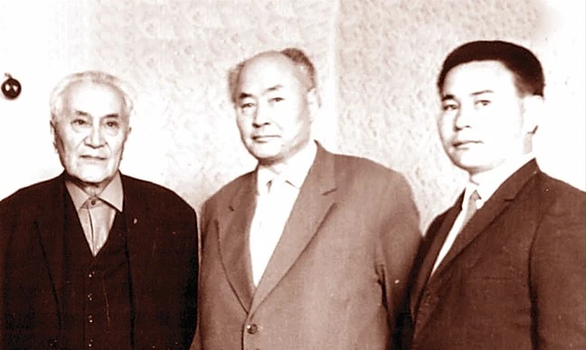 ۇلت تاريحىن تۇگەندەگەن