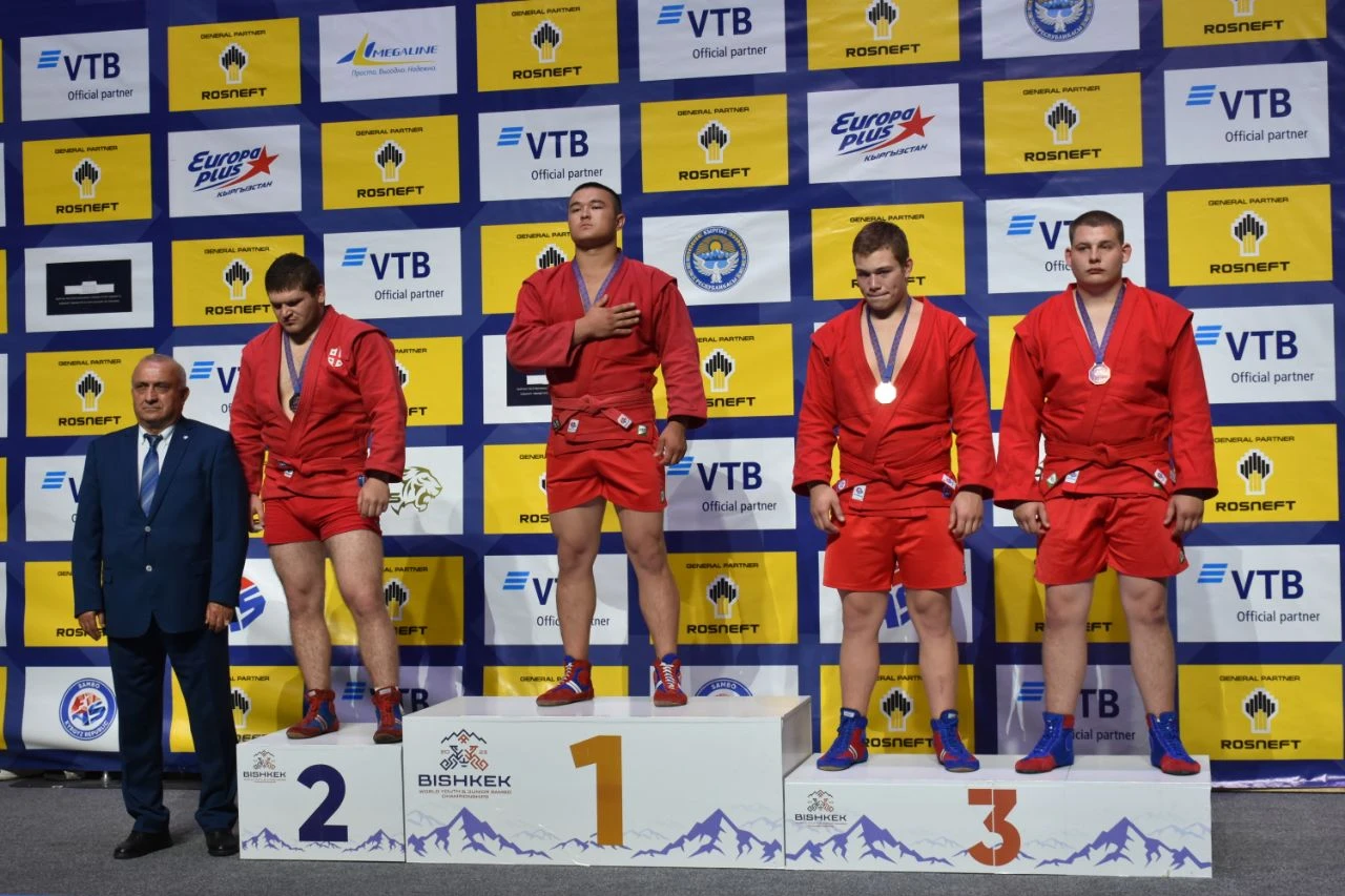 22 مەدالمەن ورالدى