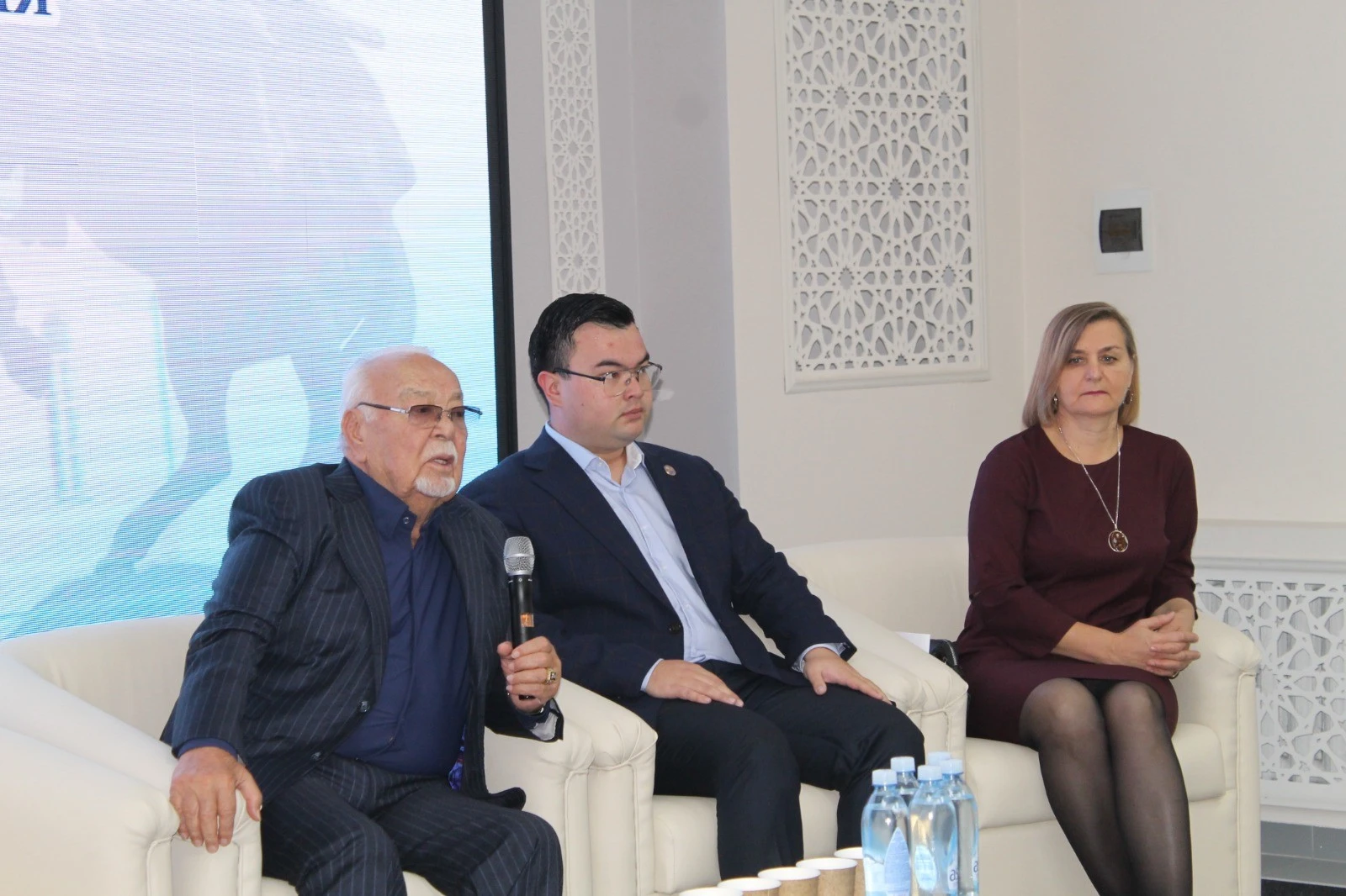 قوعامدىق كەلىسىمدى ونەر ۇشتايدى