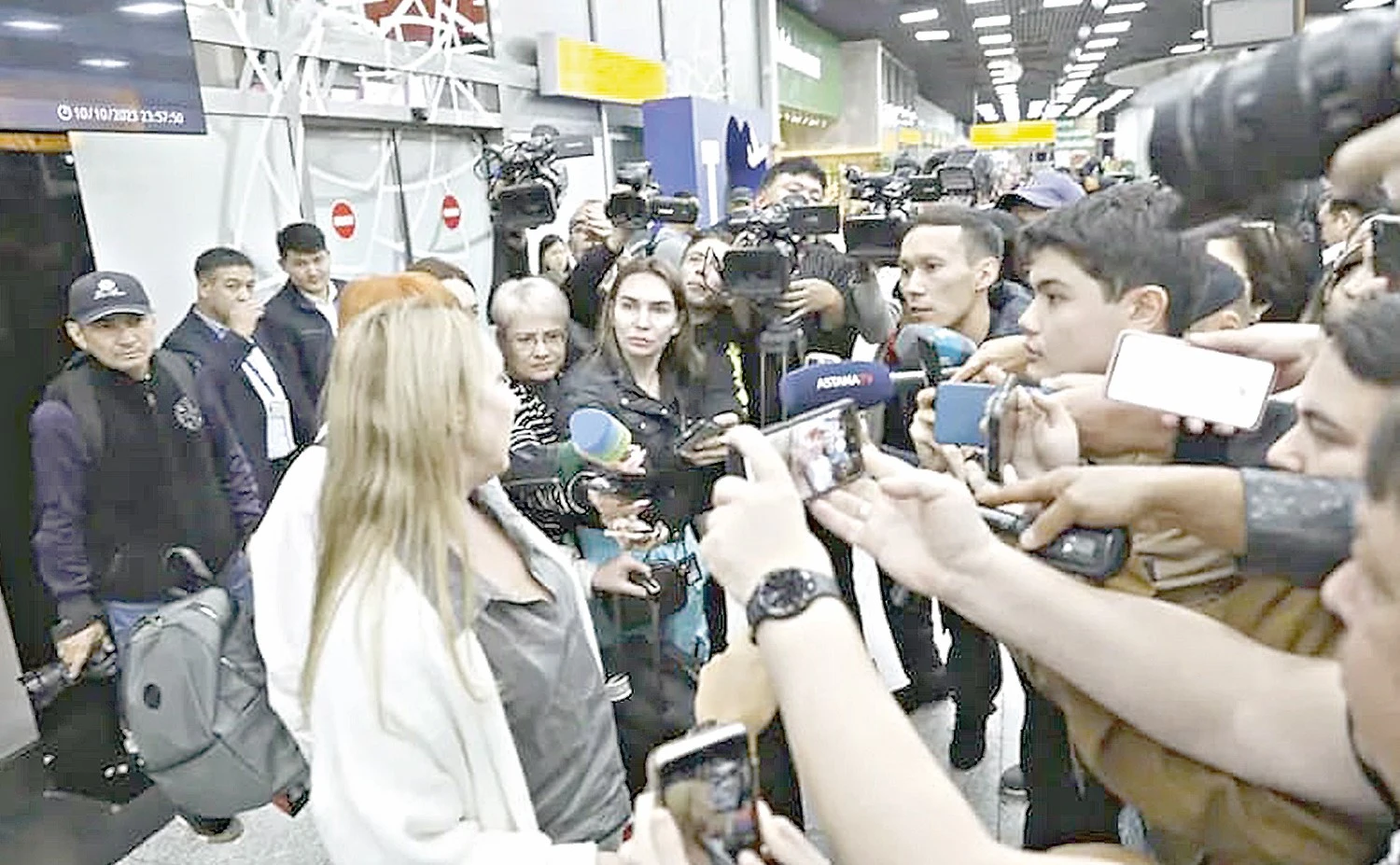 124 ازامات ەلگە ورالدى