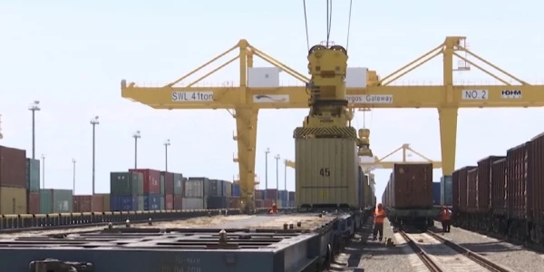 قۇرىلىس جۇمىستارىن باستادى